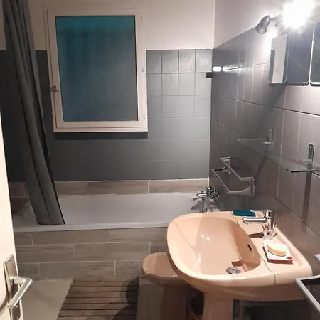 بيت للعطل Maison Dans Jardin Arbore