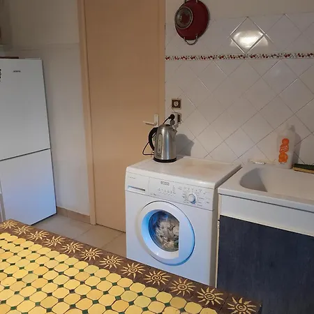 Maison Dans Jardin Arbore リュネル