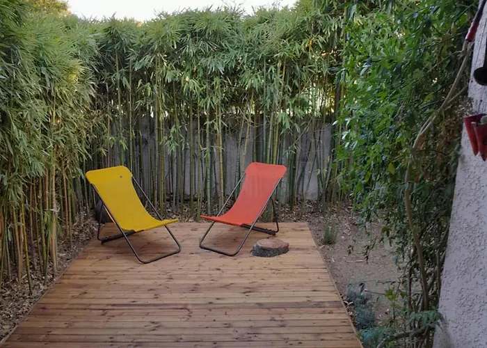 Maison Dans Jardin Arbore