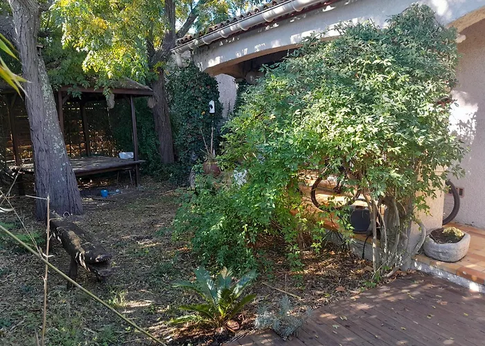 Maison Dans Jardin Arbore 別荘 リュネル