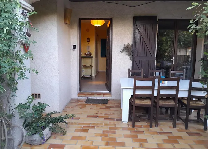 Maison Dans Jardin Arbore 別荘 リュネル